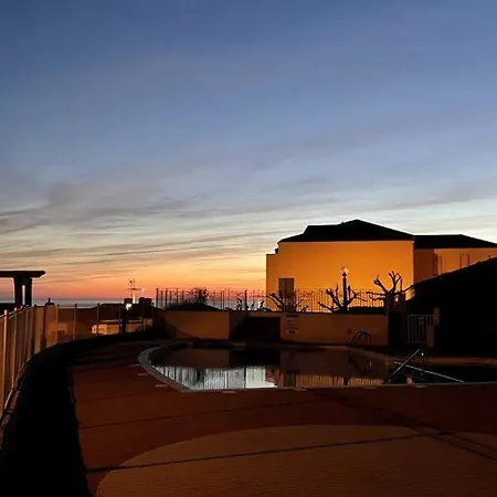 Avec Piscine - Vue Apartment